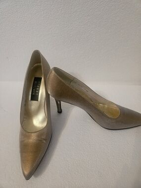 Stuart Weitzman Shimmery Gold Pointed-Toe Stiletto Pumps 7AA